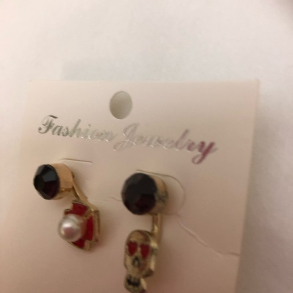 🔵4/$20 Skull Lips Fashion Gold Earrings PURPLE NWT - Picture 3 of 5